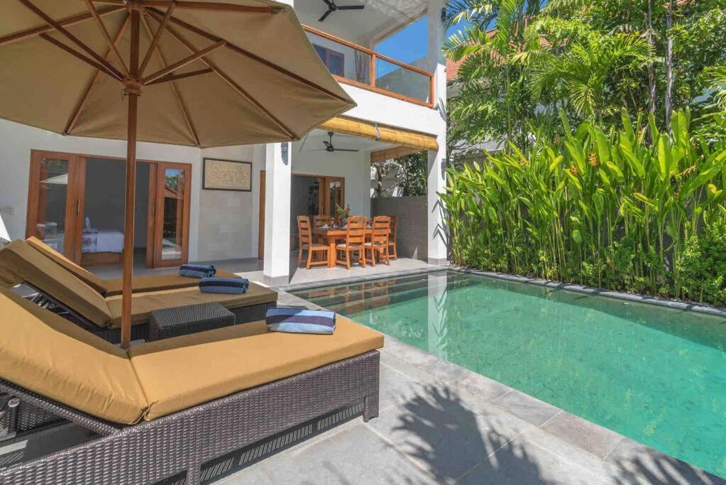 Villa Royal Singaraja  Exterior photo